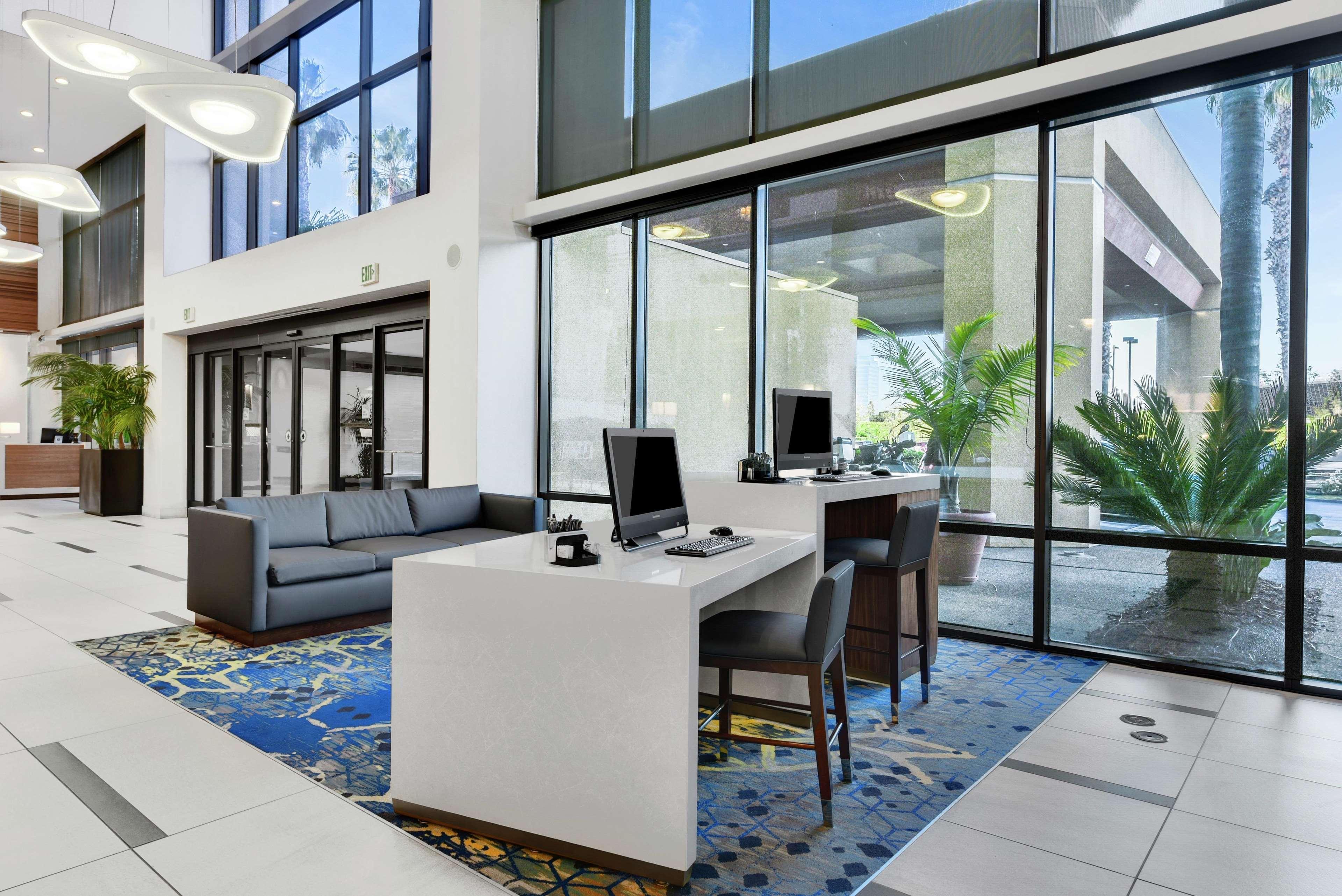 Embassy Suites By Hilton Anaheim-Orange Exterior photo
